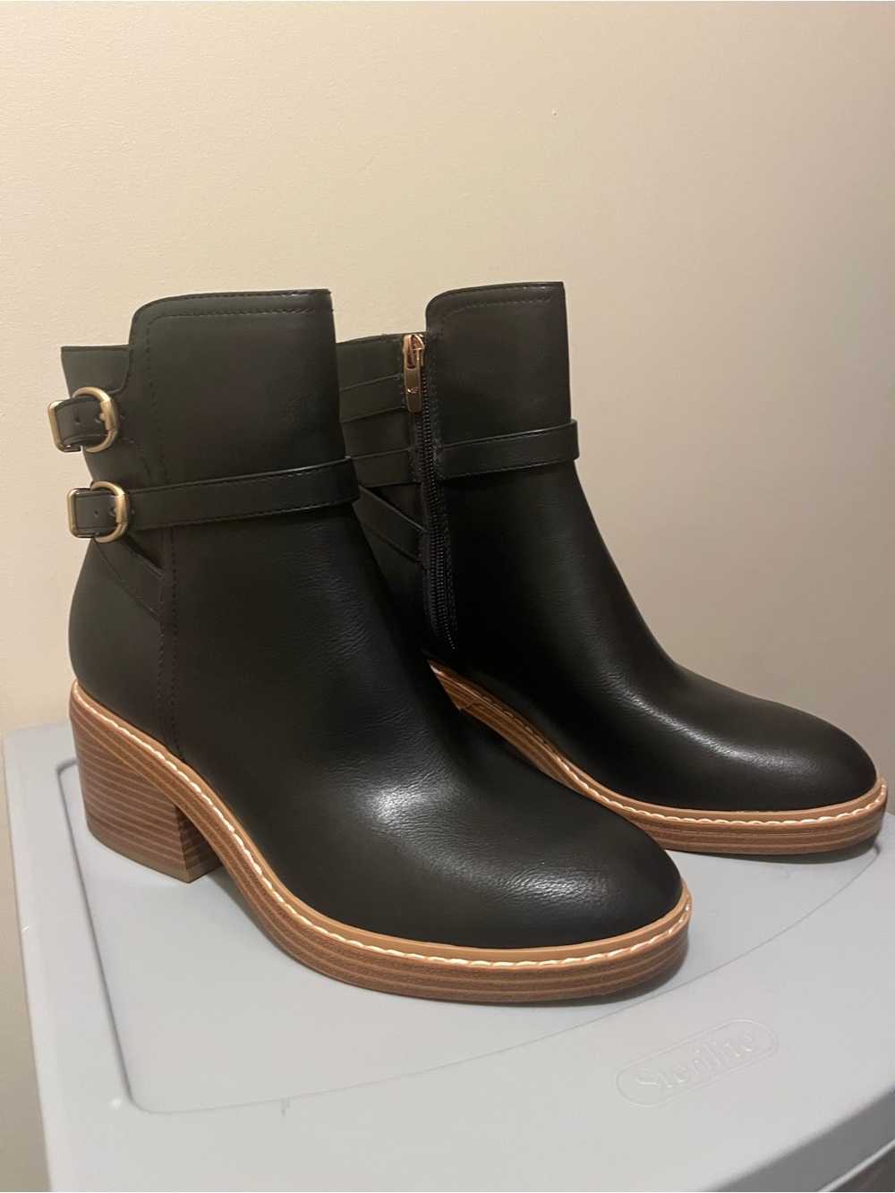 Marc Fisher Black Faux Leather Ankle Bootie Round Toe Zip Buckle Women's 7.5